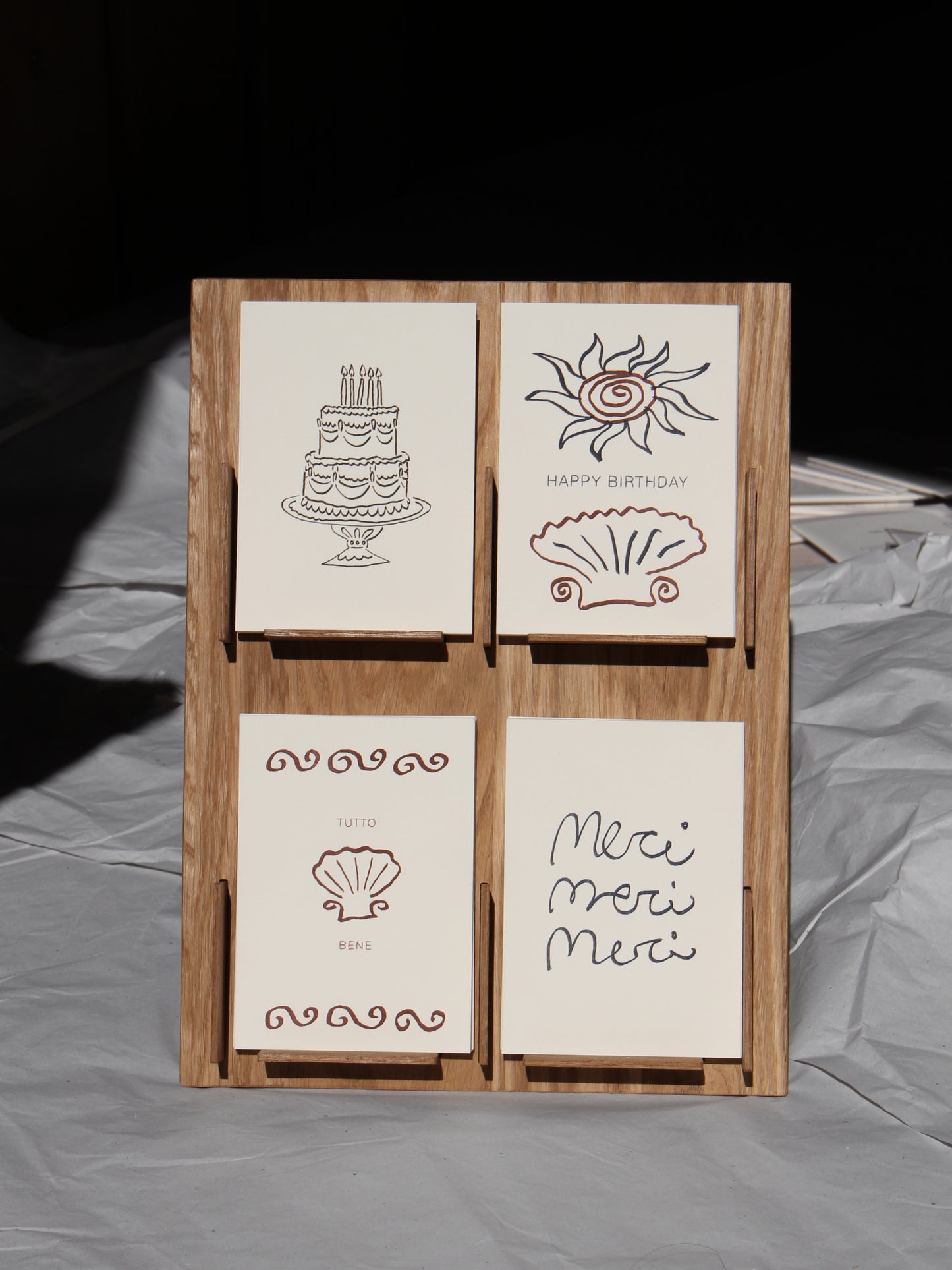 Solid wood card stand for DIN A6 postcards